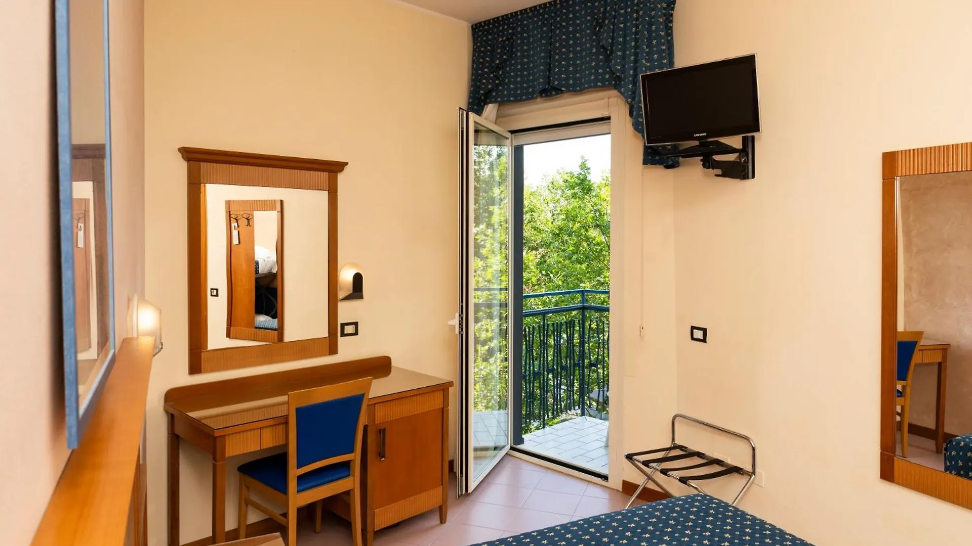 Hotel Verona Cesenatico 3*,  Itália