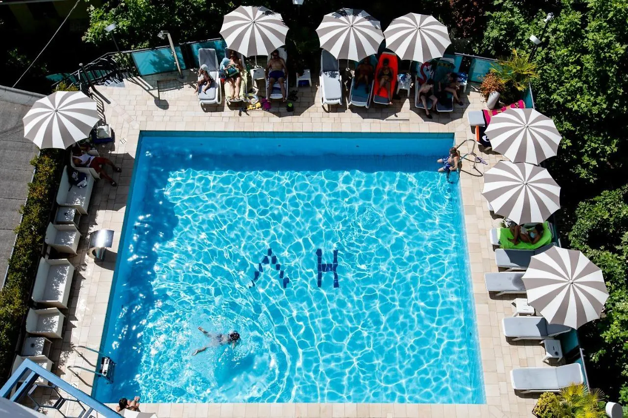 Hotel Verona Чезенатико