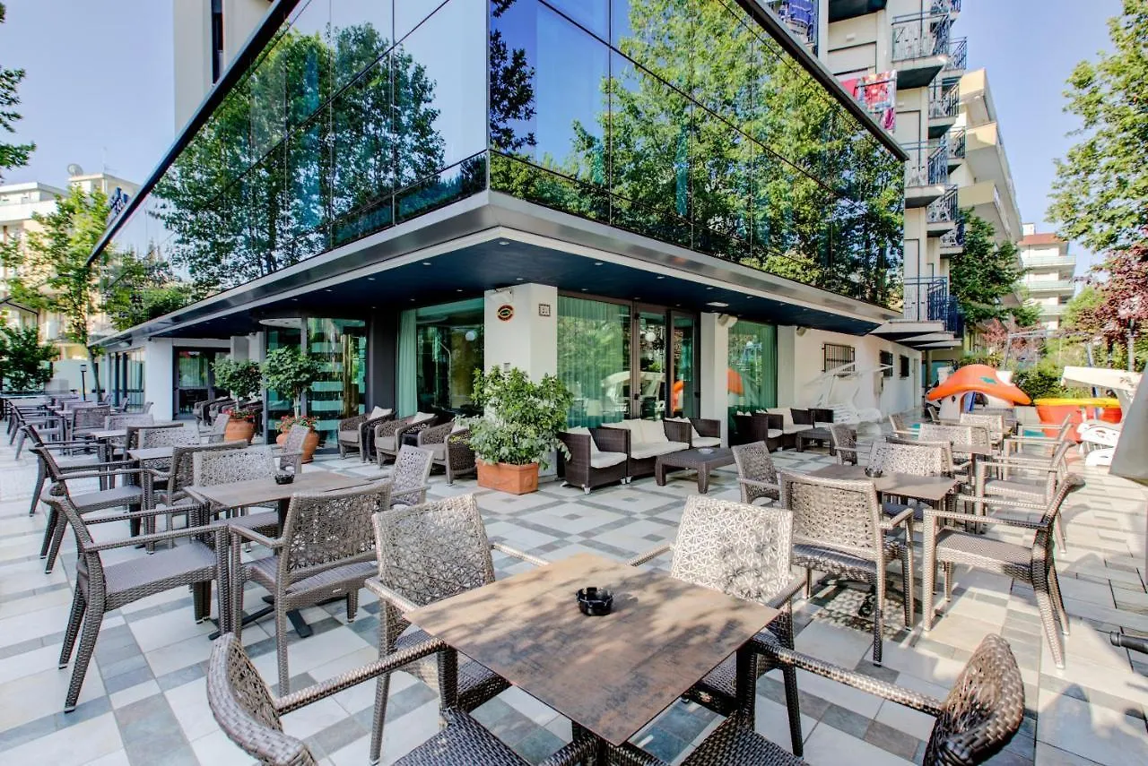 Hotel Verona Чезенатико