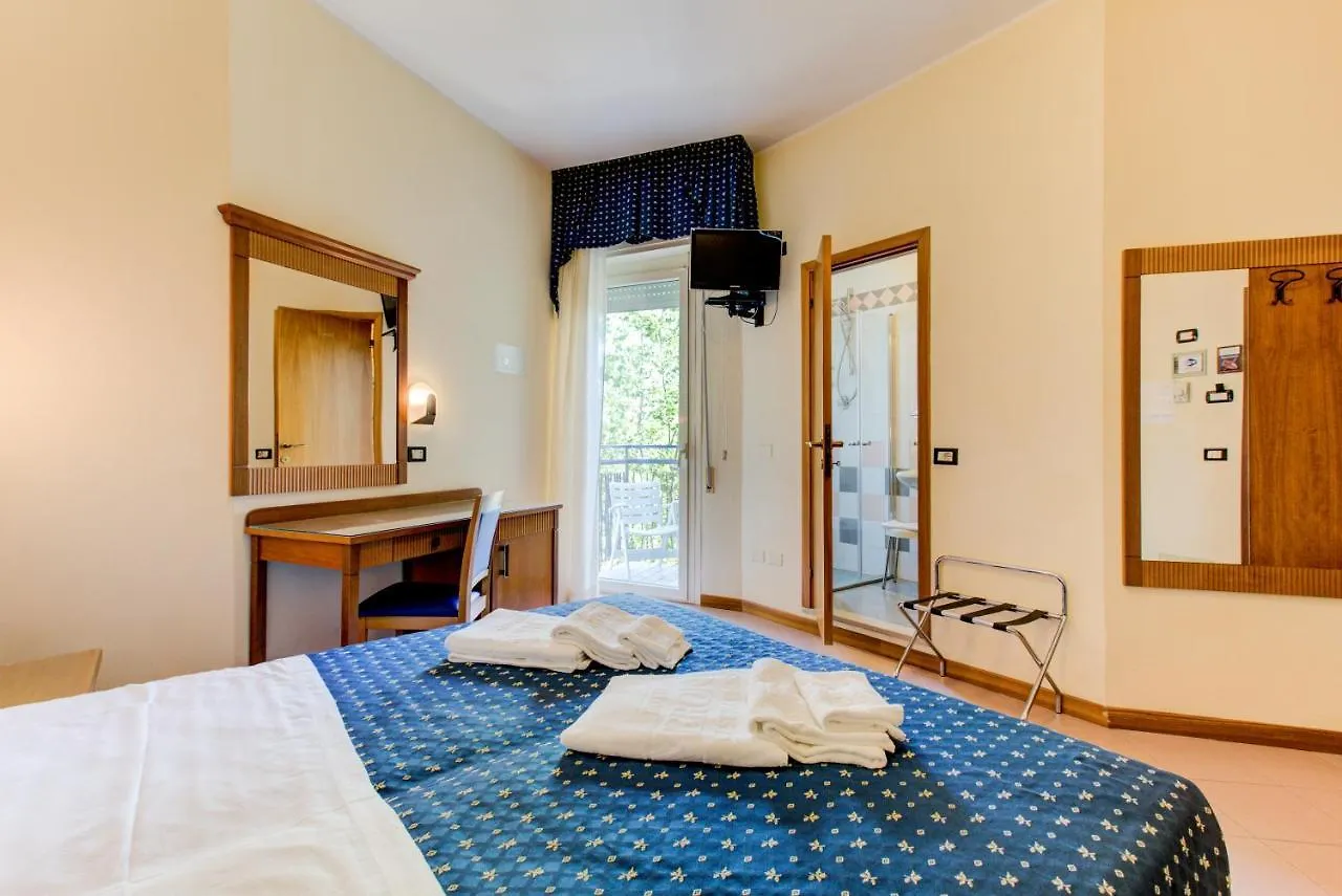 ***  Hotel Verona Чезенатико Италия